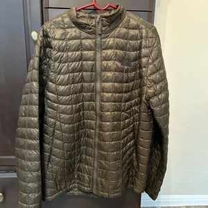 North Face puffer - fatigues green
